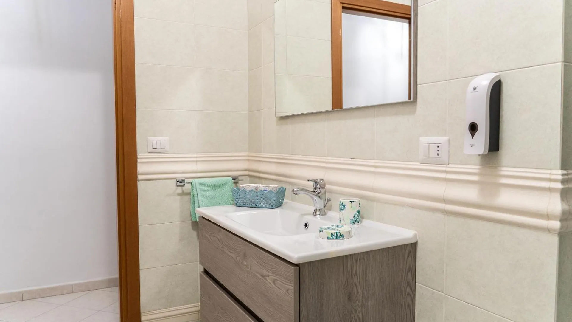Decumani Apartments - Nel Cuore Di Napoli  Naples